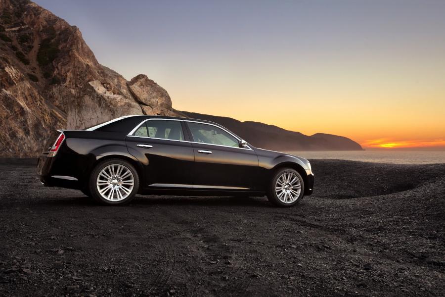  Chrysler 300C 2011 года  (фото 40 из 83)